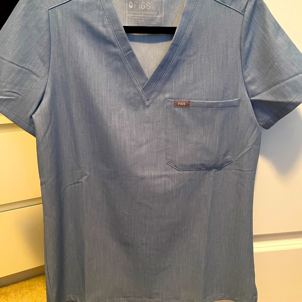 NWOT FIGS Catarina top (denim blue)